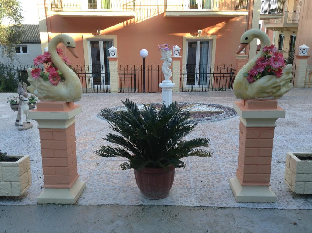 Corfu Sunflower Apartments Benitses  Buitenkant foto